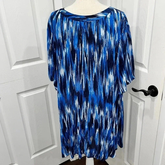 Roaman’s NWT plus sized button down abstract print long shirt - Picture 8 of 9